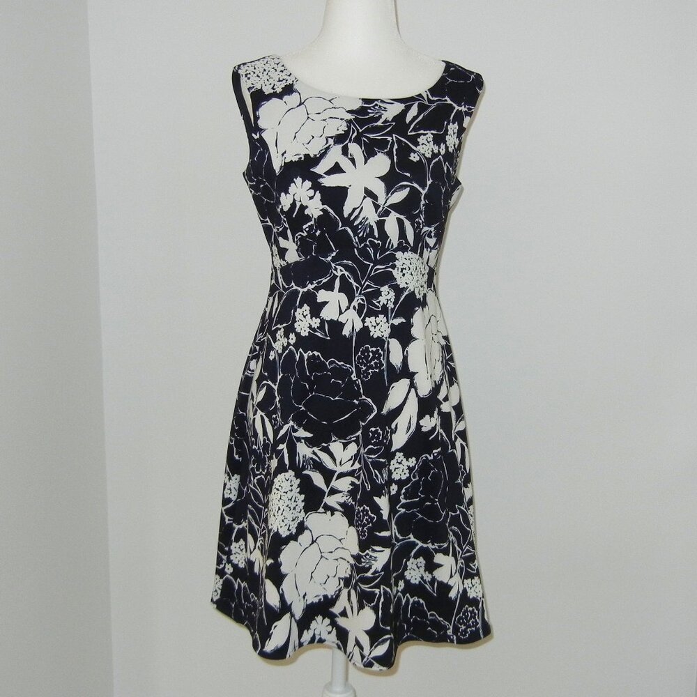 Connected apparel size 4P Navy and White Floral Print Dress